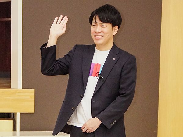 人気YouTuberドズルさんが母校で授業 ネットの危険と楽しみ方を知ろう ｜ 朝日小学生新聞 | 朝日中高生新聞